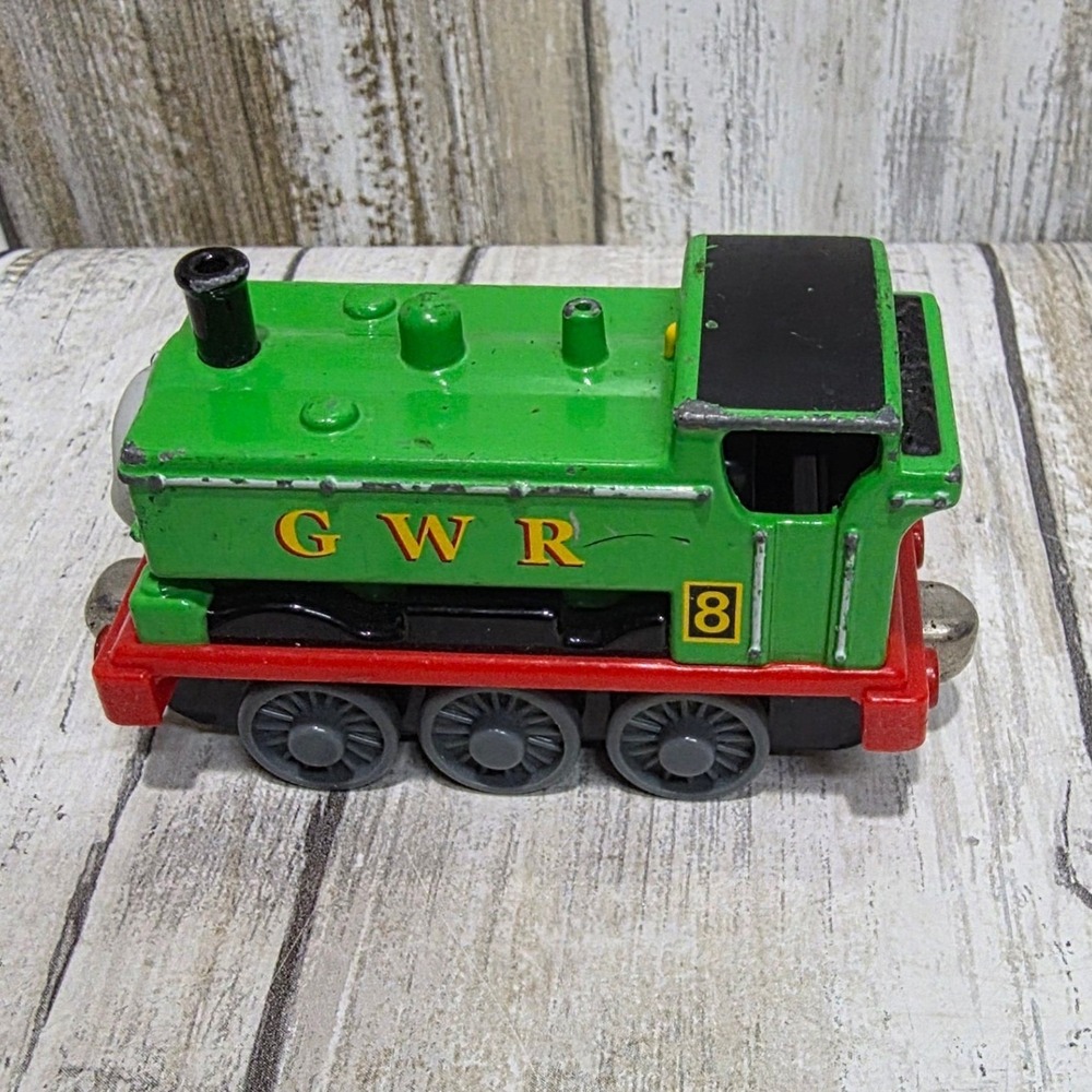 Thomas & Friends Take Along Duck GWR Green Diecast Train Engine Number 8 2004 - Picture 3 of 9
